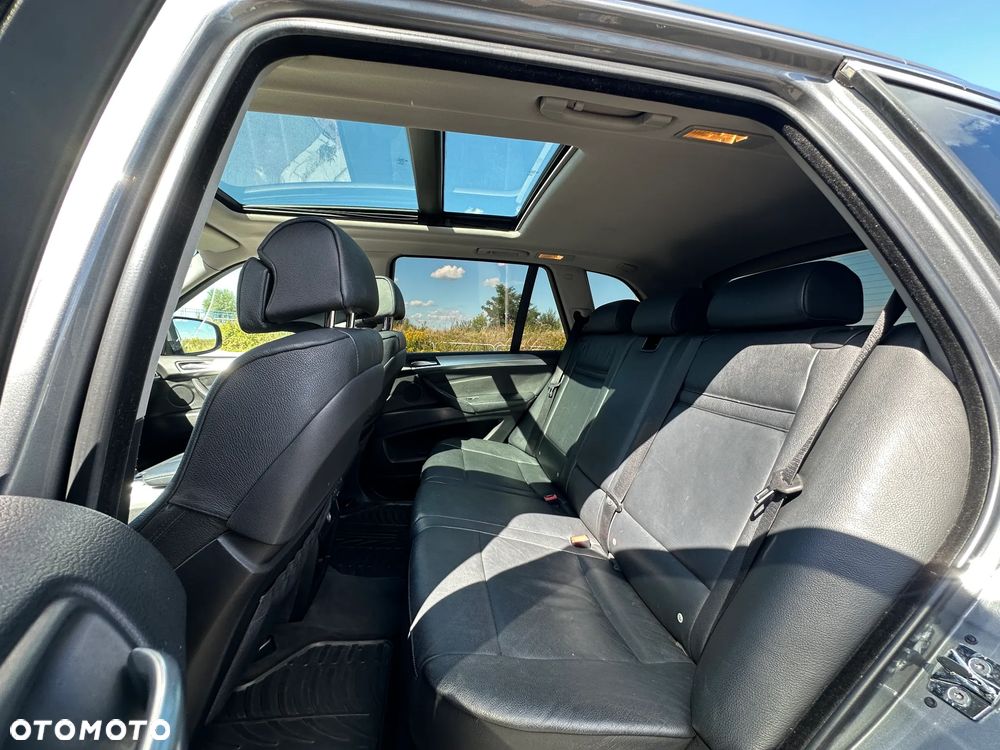 BMW X5 4.8i xDrive - 17