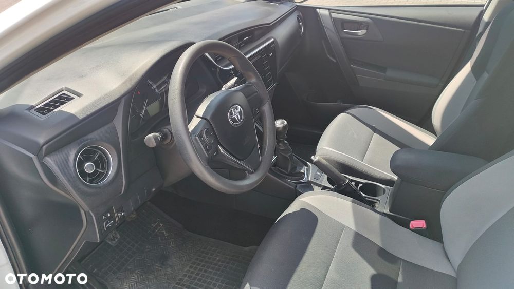 Toyota Auris 1.4 D-4D Business Edition - 10