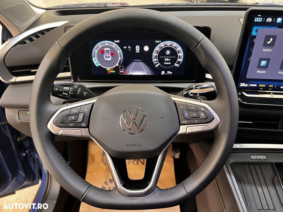 Volkswagen T-Roc - 8