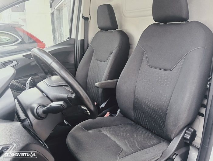 Ford Transit Courier - 49