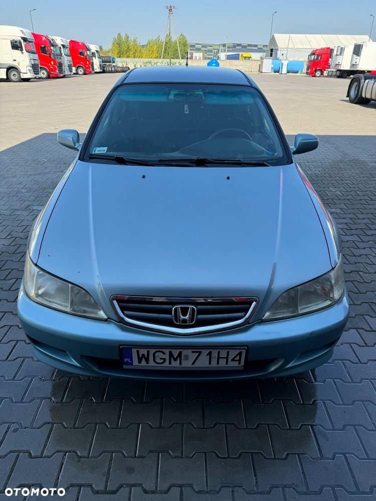 Honda Accord 1.8i LS - 5