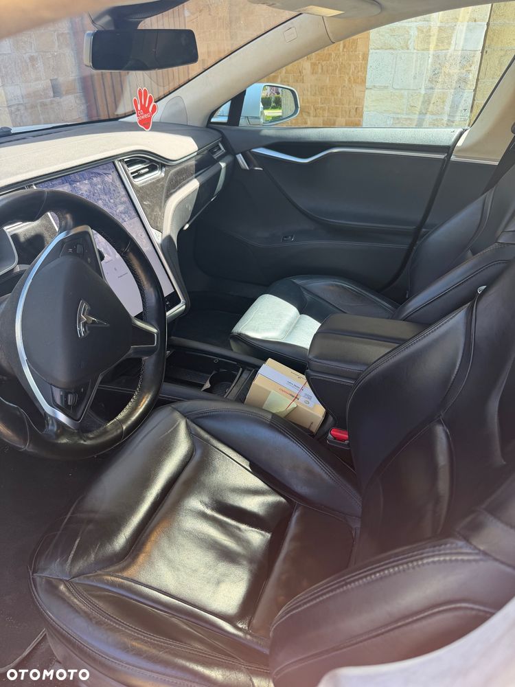 Tesla Model S 85 D - 14