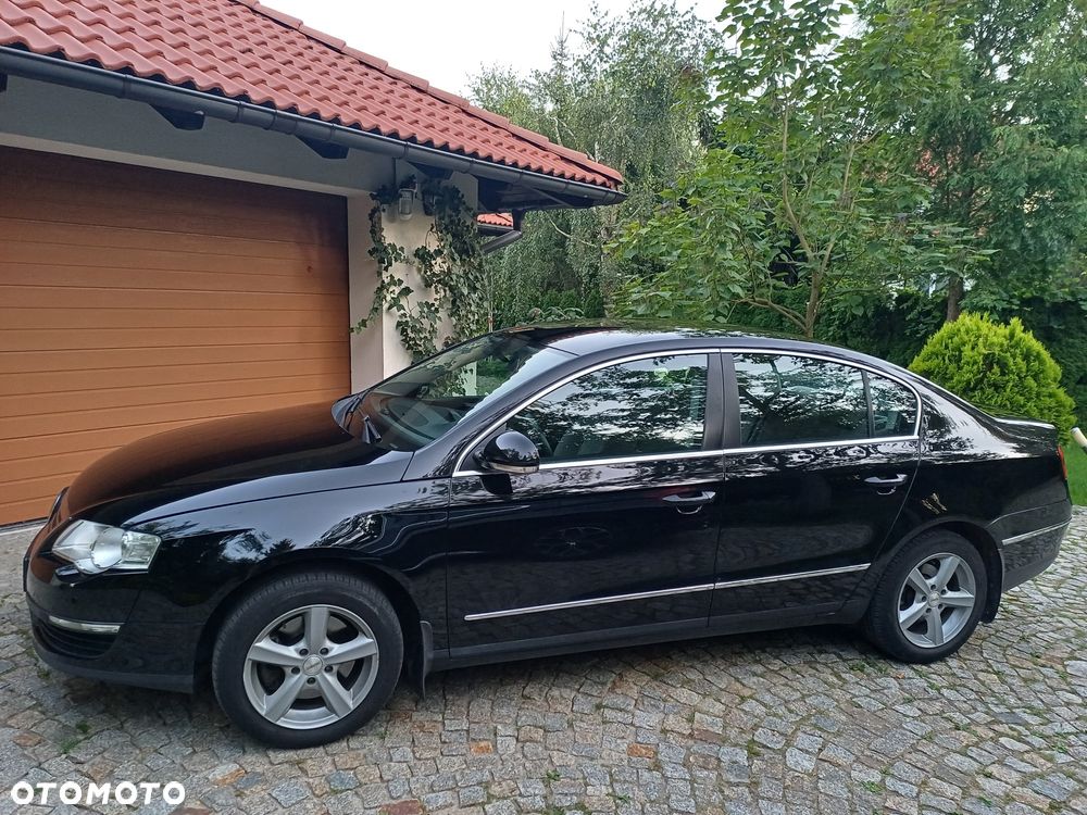 Volkswagen Passat 2.0 FSI Trendline - 1