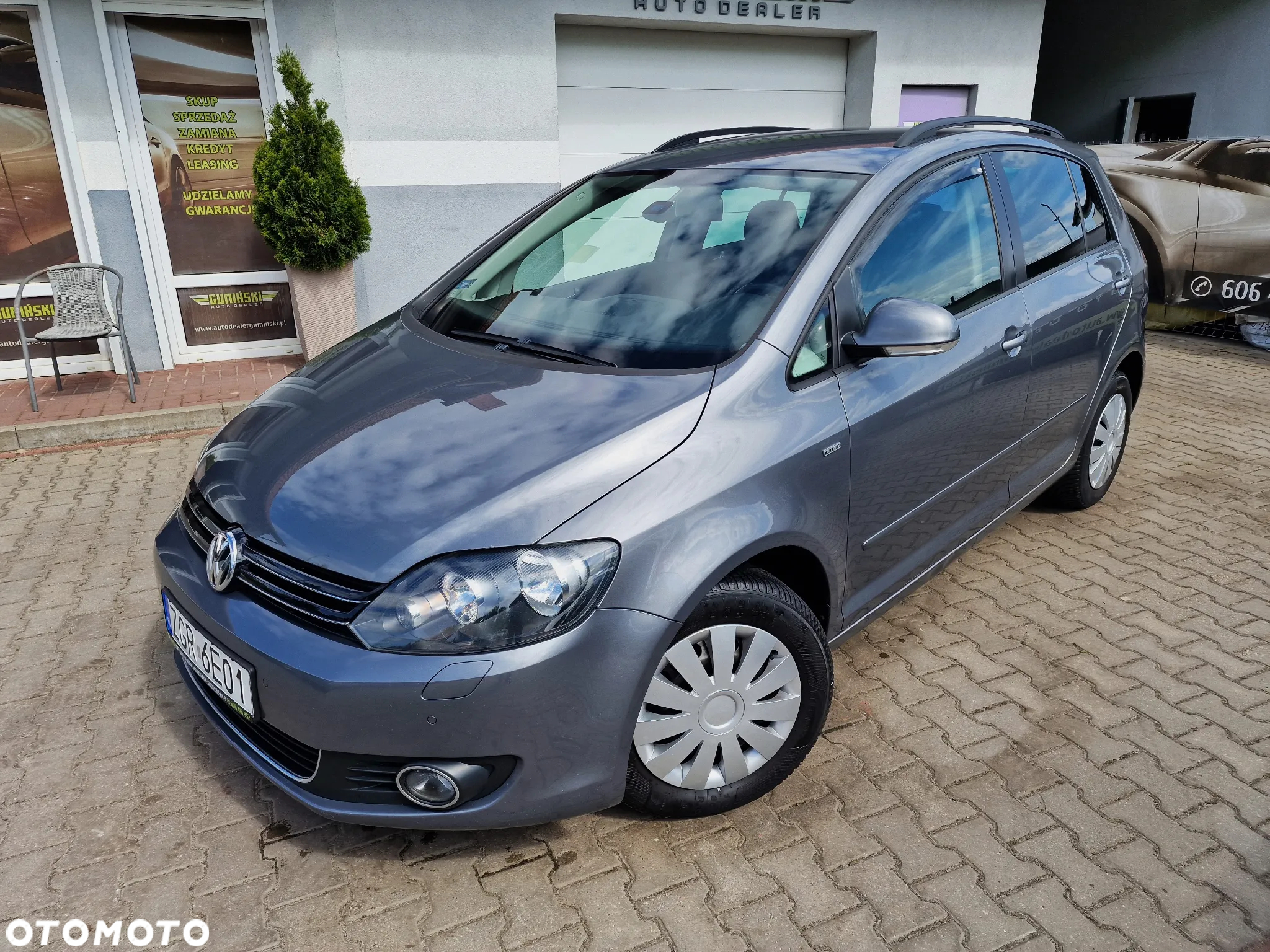Volkswagen Golf Plus 1.6 TDI BlueMot Comfortline DSG - 2
