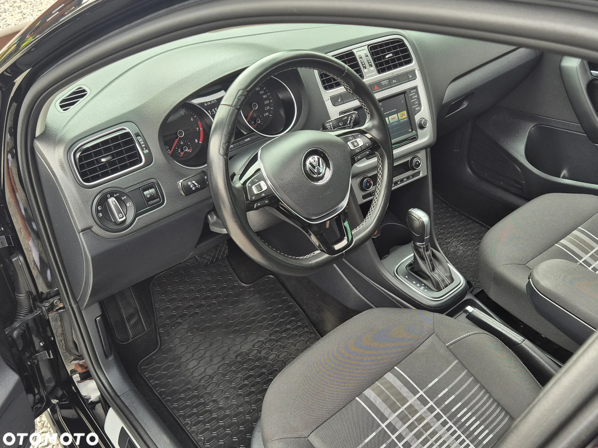 Volkswagen Polo 1.2 TSI Blue Motion Technology DSG Lounge - 32