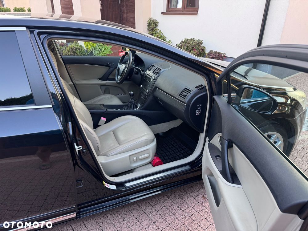 Toyota Avensis 2.0 D-4D - 16