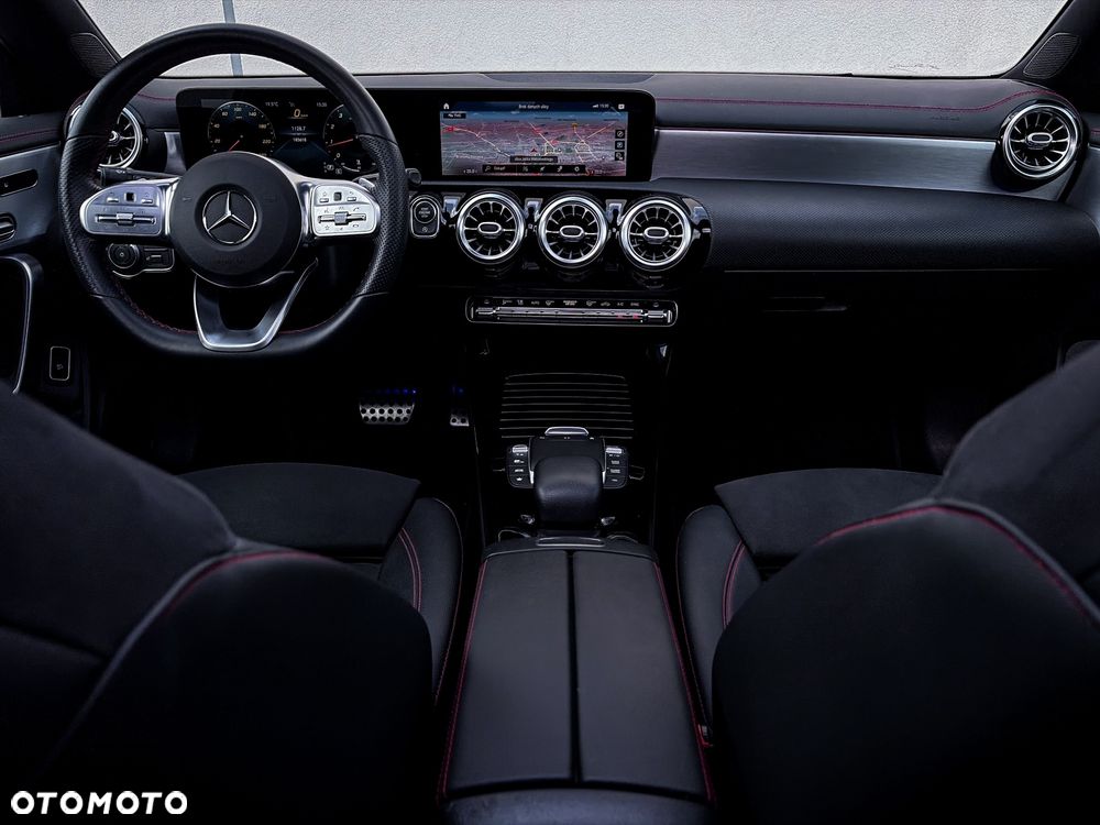 Mercedes-Benz CLA 200 7G-DCT AMG Line - 19