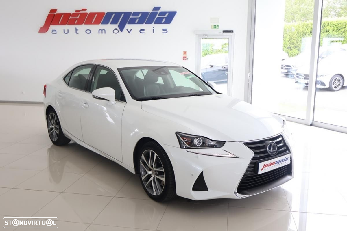 Lexus IS 300H - 9