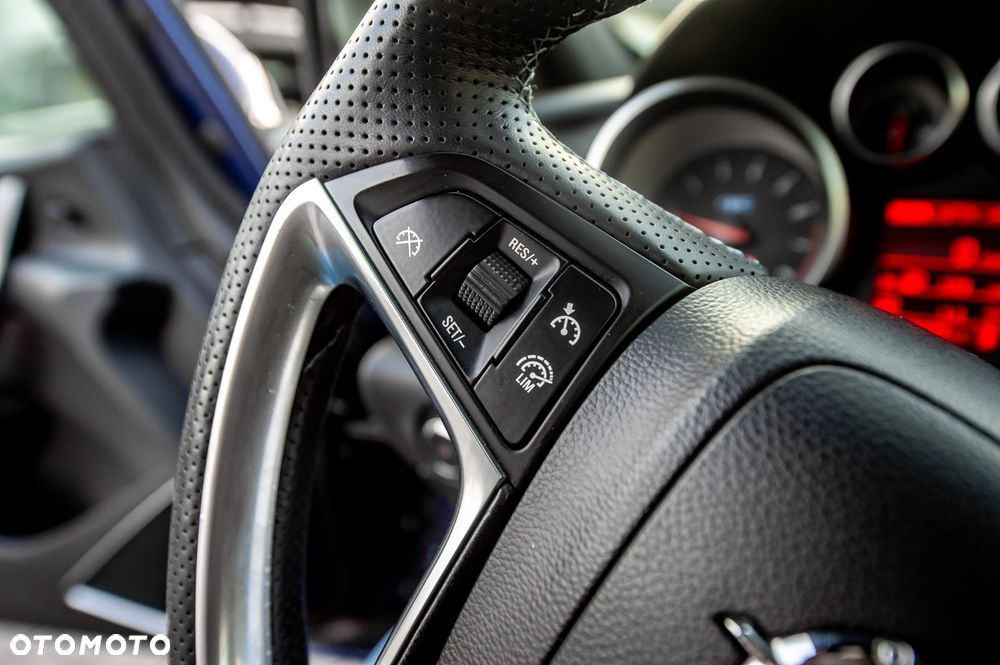 Opel Astra OPC Start/Stop - 37