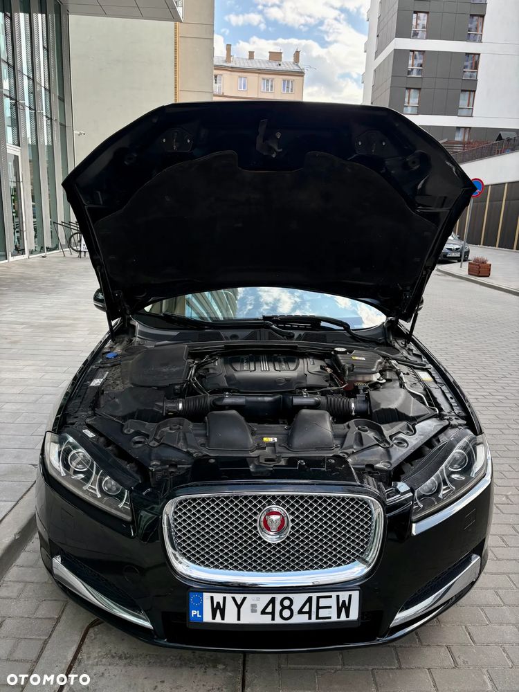 Jaguar XF 35t AWD Portfolio - 19