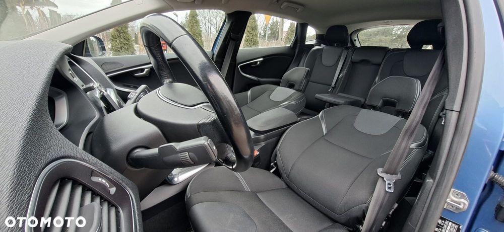 Volvo V40 D2 Momentum - 23