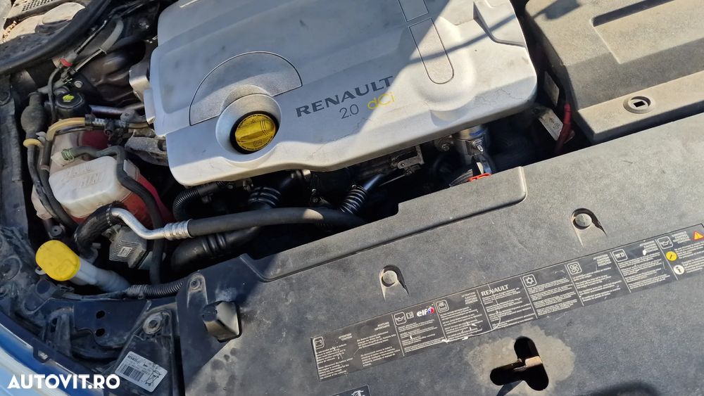 Renault Laguna dCi 150 FAP Start-Stop Paris Business - 16