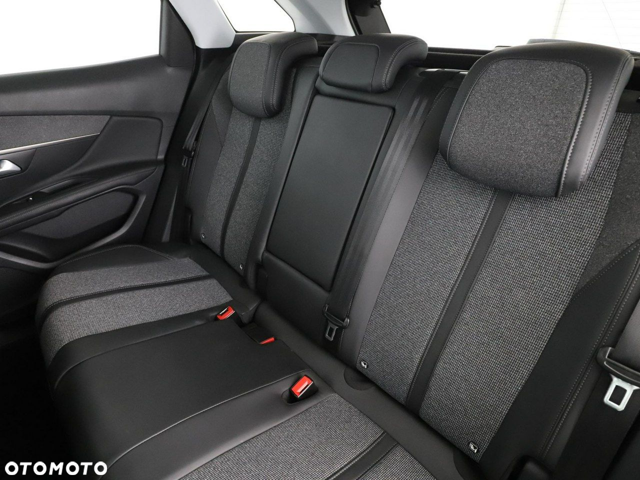 Peugeot 3008 1.2 PureTech Allure S&S EAT6 - 17
