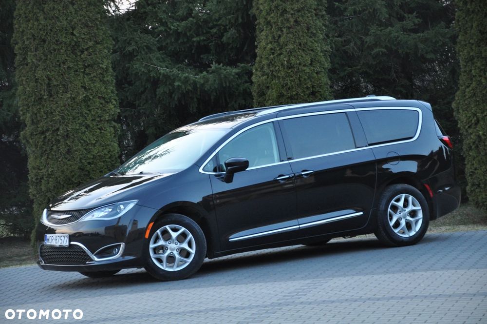 Chrysler Pacifica - 1