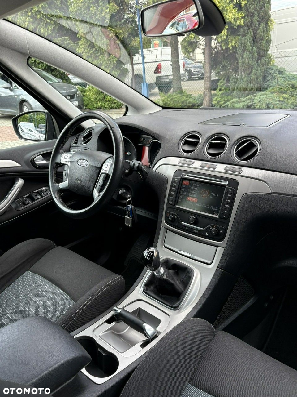 Ford S-Max - 11