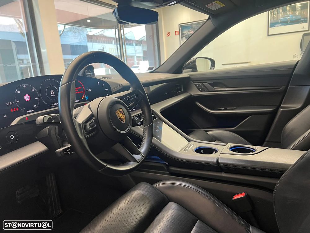 Porsche Taycan Cross Turismo 4 - 16