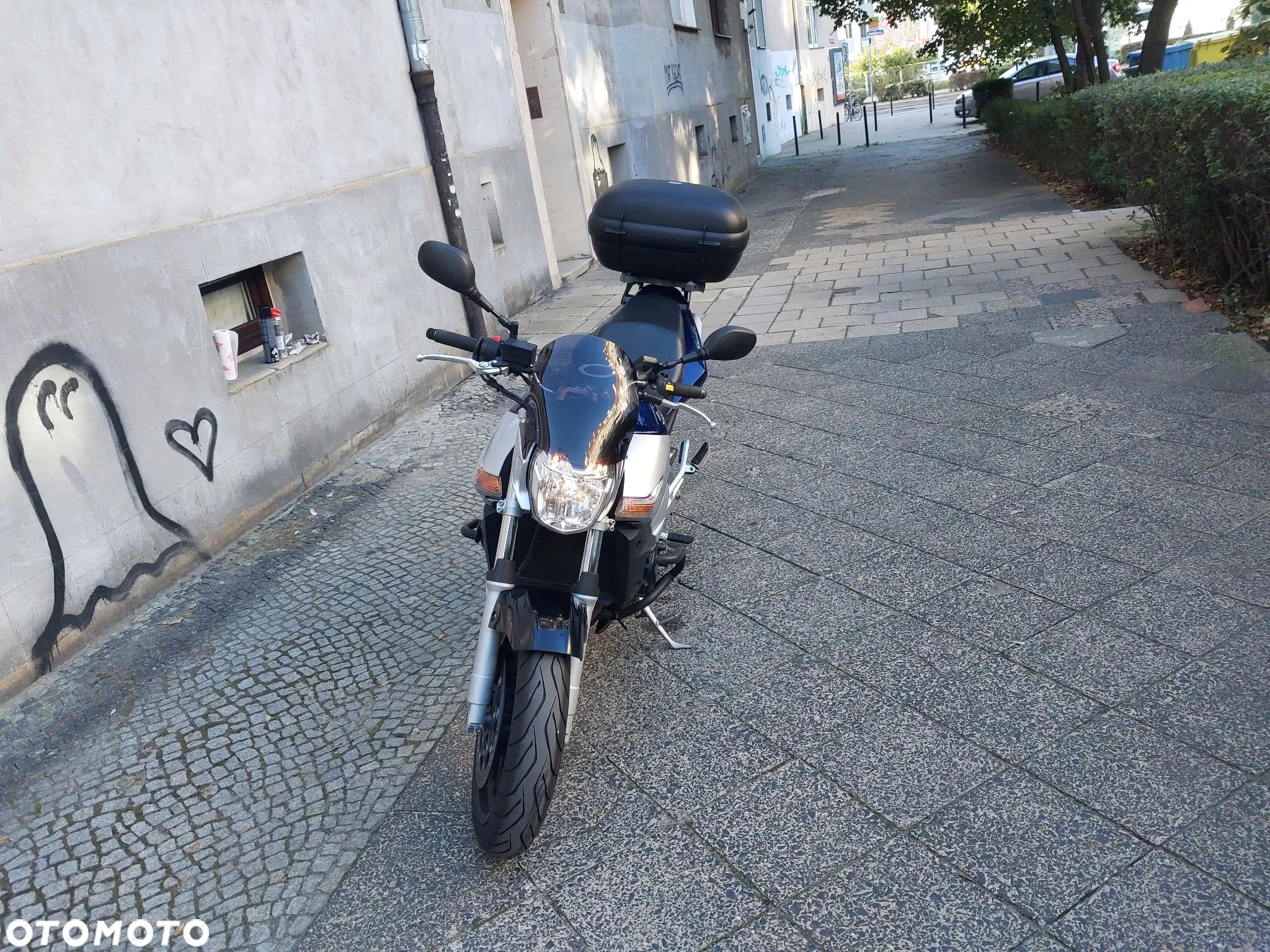 Suzuki GSR - 1