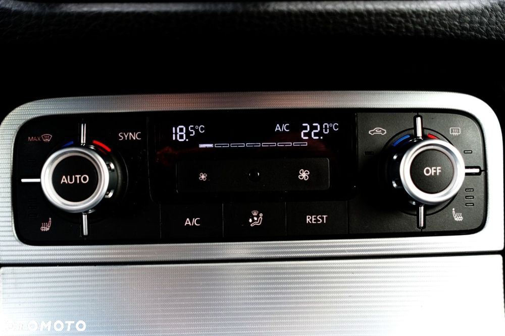 Volkswagen Touareg - 12