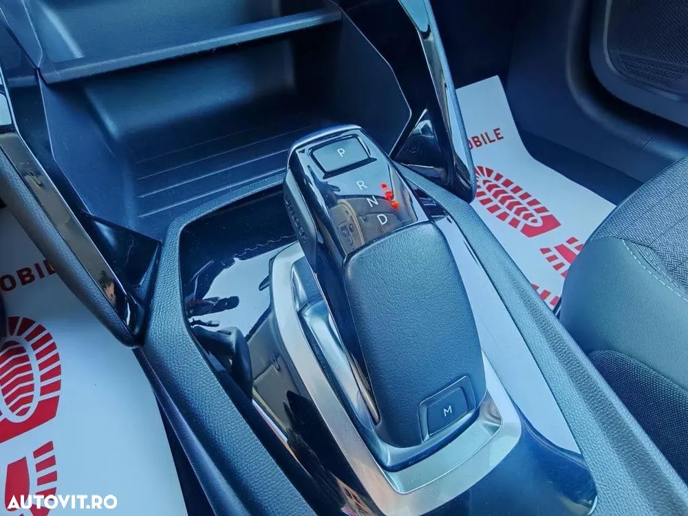 Peugeot 208 1.2L e-DCS6 MHEV Allure - 11