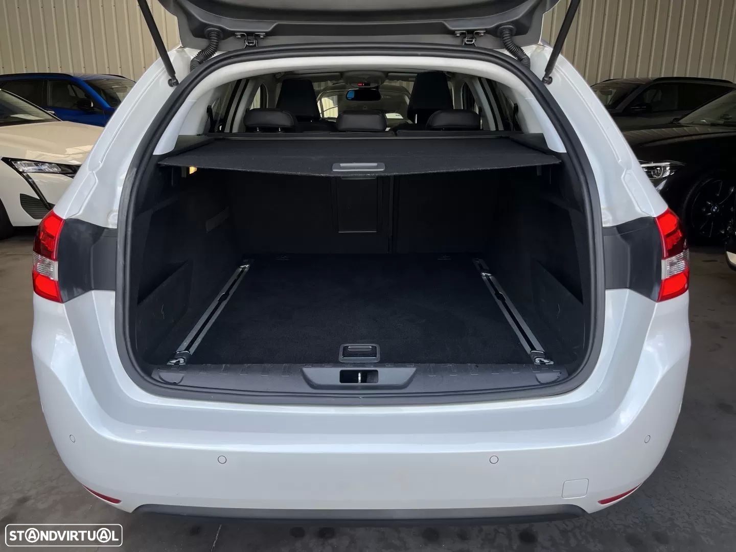 Peugeot 308 SW PureTech 110 Stop & Start Allure - 23