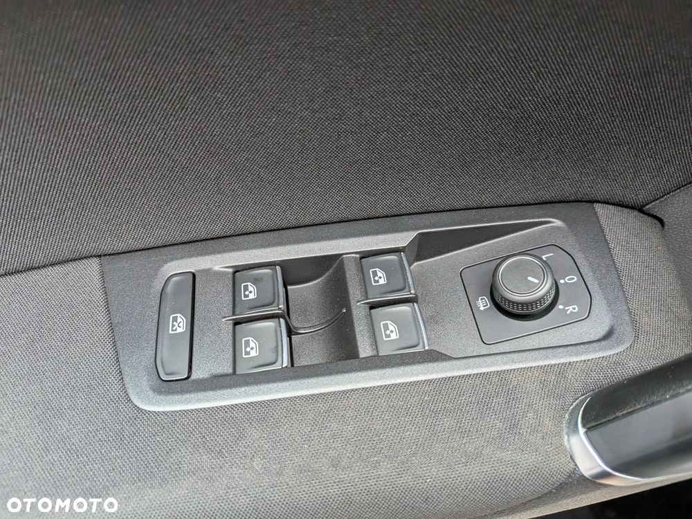 Volkswagen Touran - 11