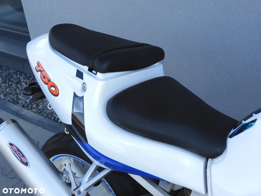 Suzuki GSX-R - 10