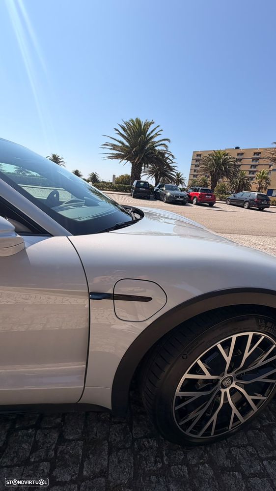 Porsche Taycan Cross Turismo 4 - 9