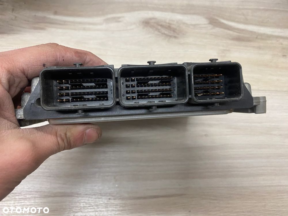 KOMPUTER STEROWNIK SILNIKA ECU  RENAULT MEGANE 2.0 0281011814 8200462452 8200589813 - 2
