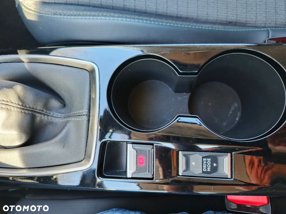 Peugeot 208 1.2 PureTech Allure S&S - 32