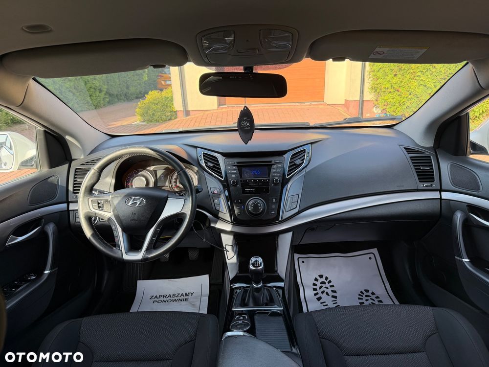 Hyundai i40 Kombi blue 1.6 Family - 21