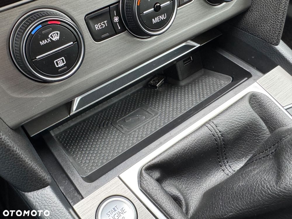 Volkswagen Passat Variant 2.0 TDI (BlueMotion Technology) Comfortline - 25