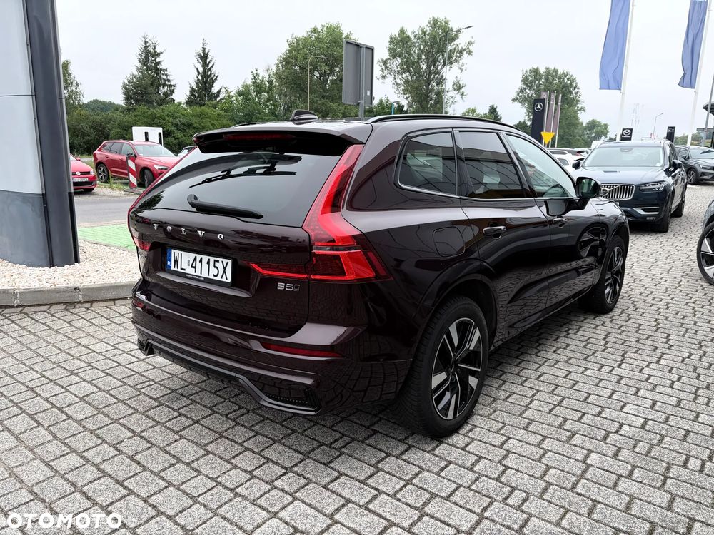 Volvo XC 60 B5 B AWD Plus Dark - 4