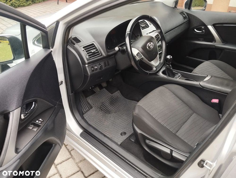 Toyota Avensis - 10