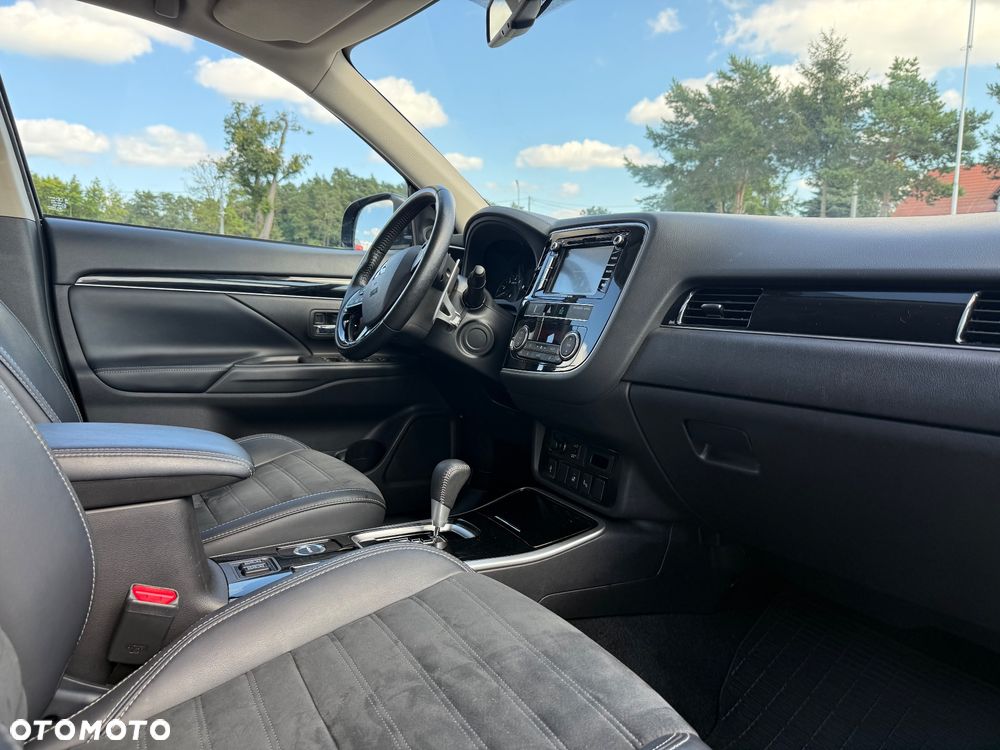 Mitsubishi Outlander 2.0 4WD CVT Diamant Edition+ - 14