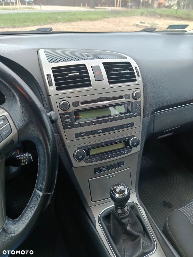 Toyota Avensis - 11