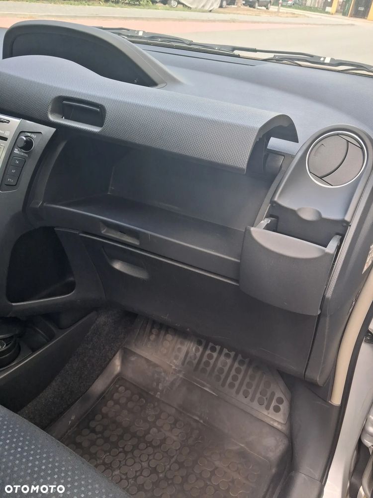 Toyota Yaris - 22