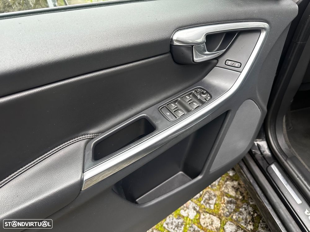 Volvo XC 60 D3 Geartronic Summum - 33