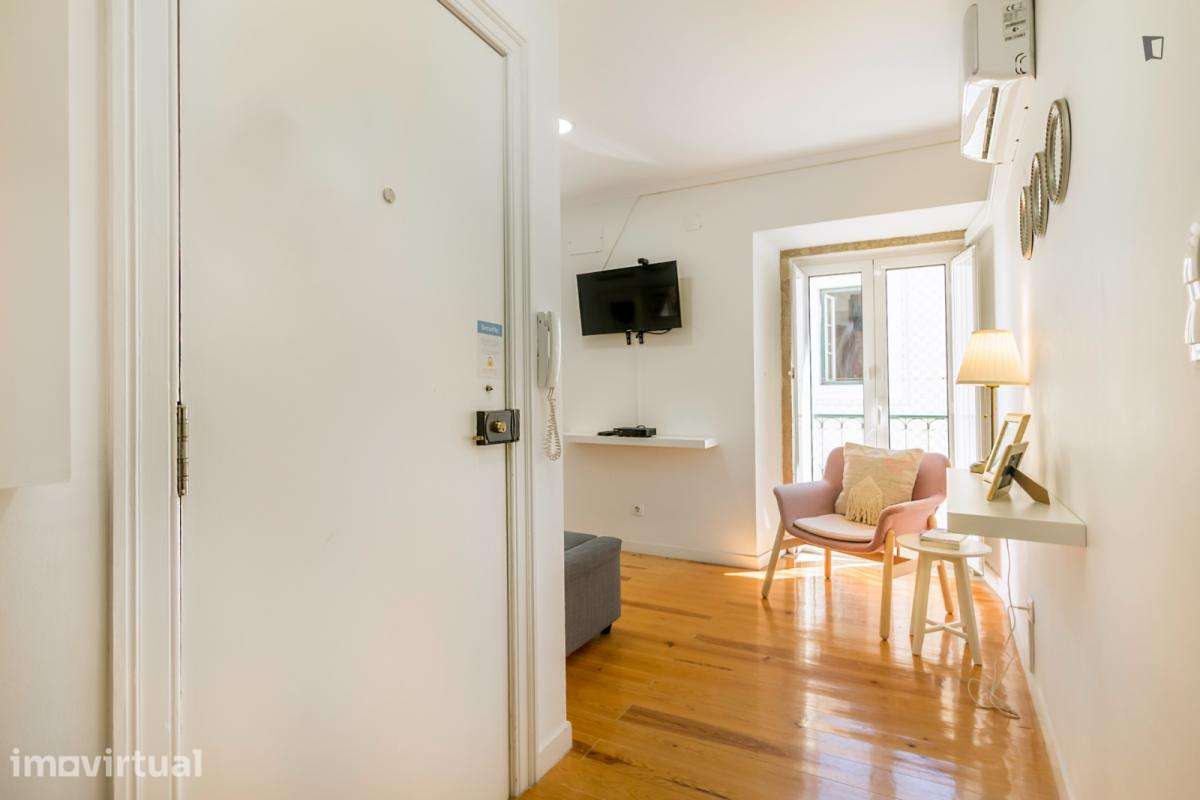 Apartamento com 1 quartos - localizado em Lisbon - Grande imagem: 2/22