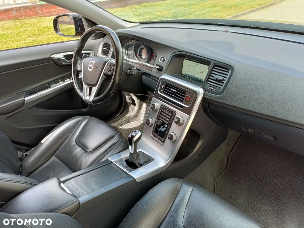 Volvo V60 Cross Country D3 Drive-E Momentum - 16