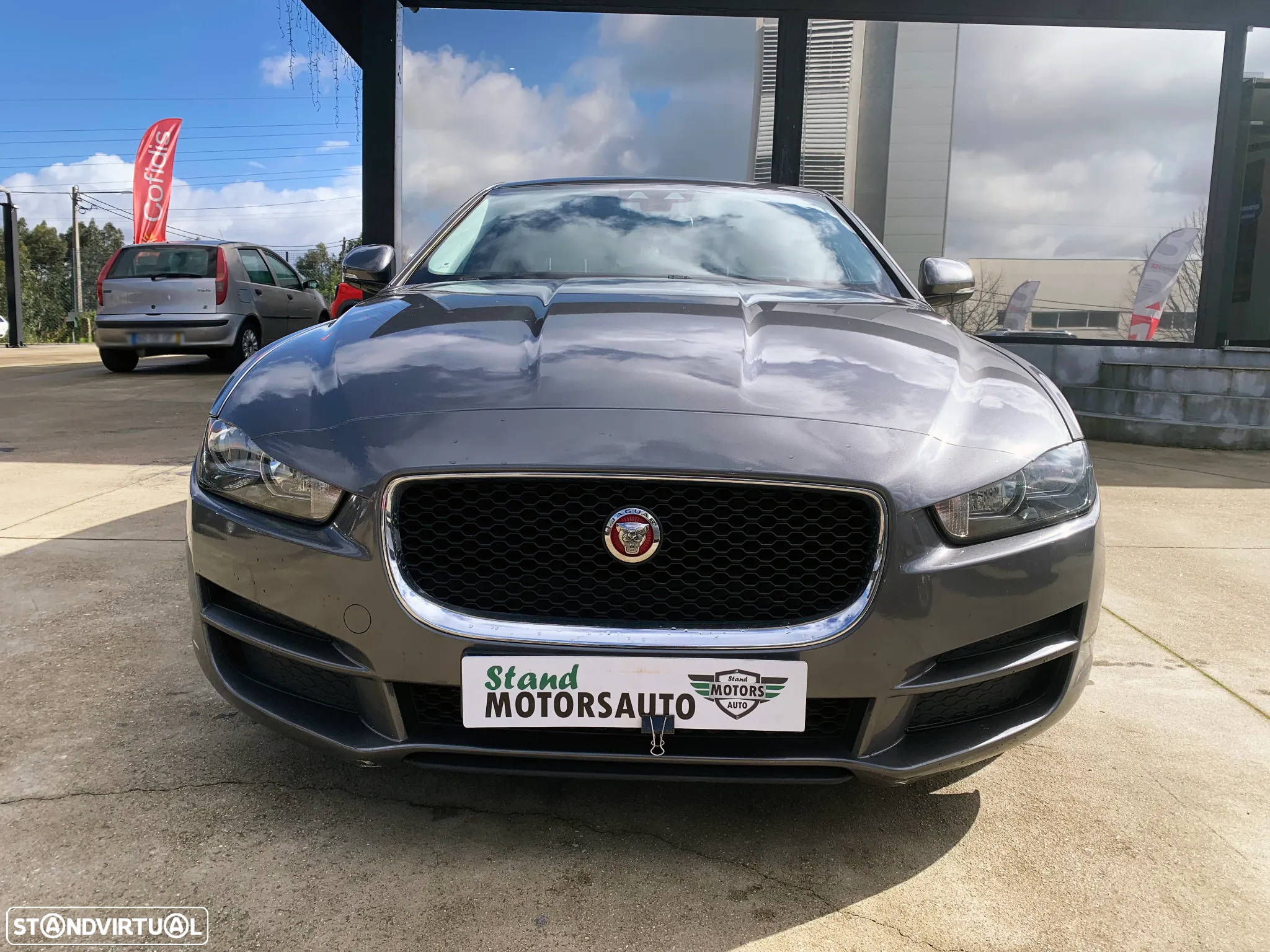 Jaguar XE 2.0 D Prestige Aut. - 2