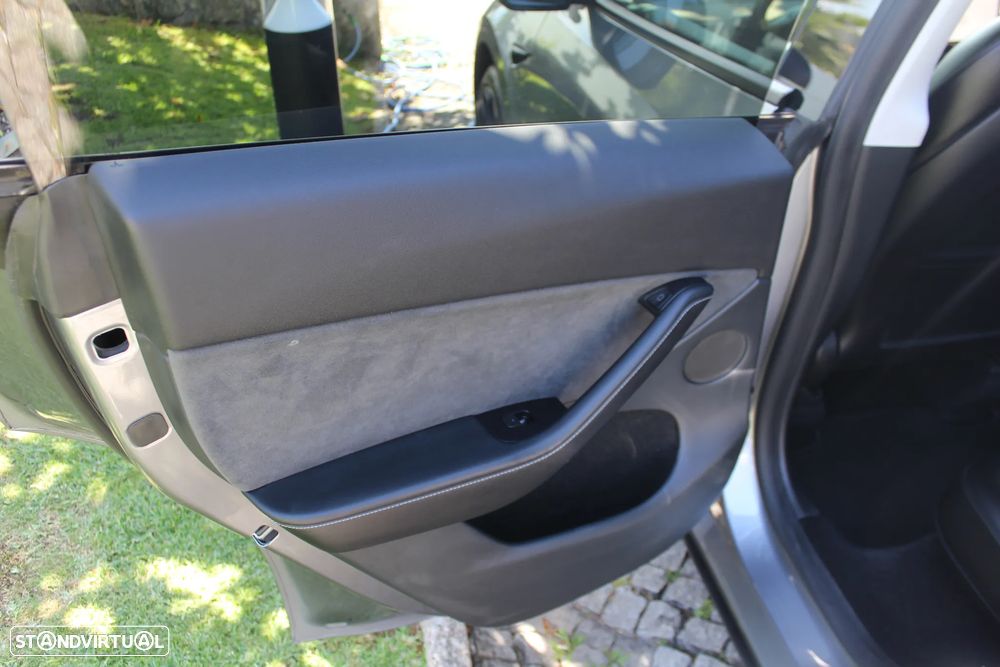 Tesla Model Y Long Range Tração Integral - 24