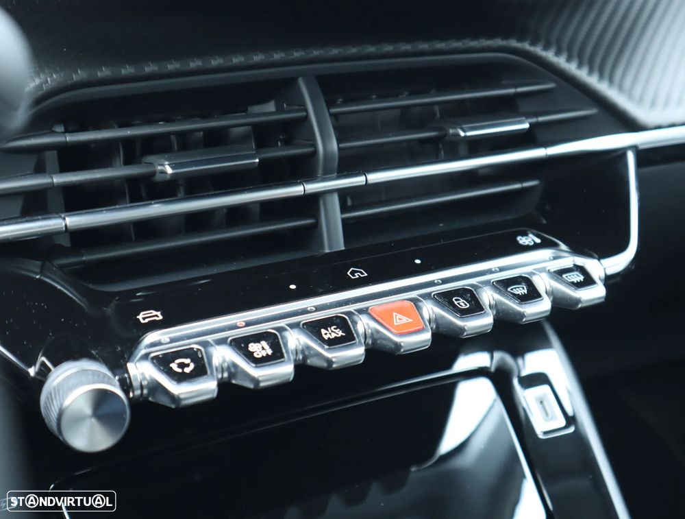 Peugeot 208 1.2 Hybrid Allure e-DCS6 - 44