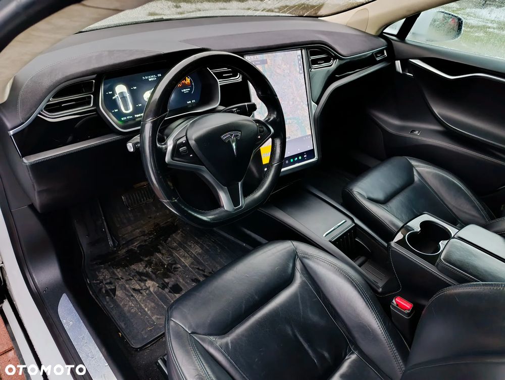 Tesla Model S - 4