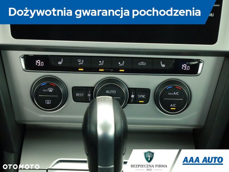 Volkswagen Passat - 11