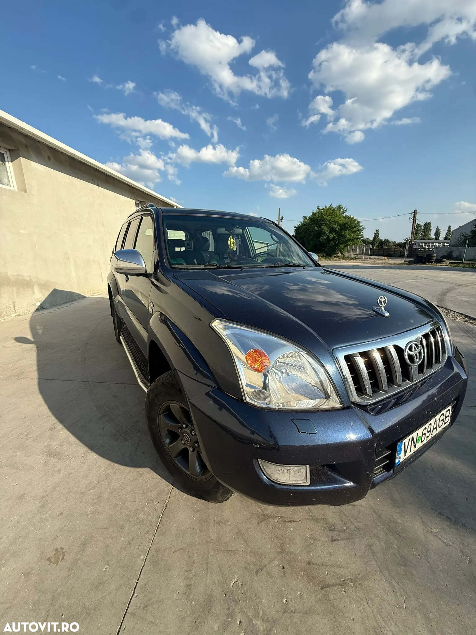 Toyota Land Cruiser - 2