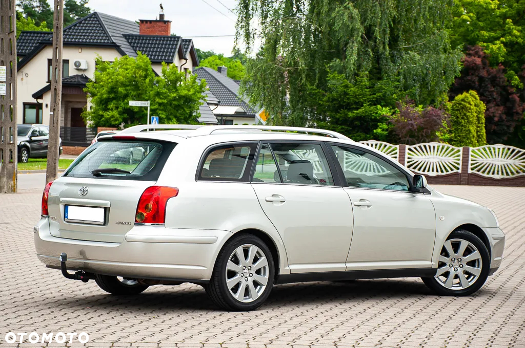 Toyota Avensis 1.8 VVT-i Combi Team - 12