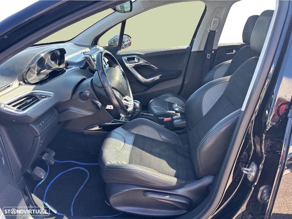 Peugeot 2008 1.2 PureTech Allure - 11