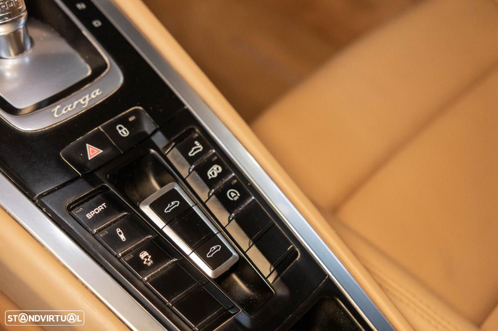 Porsche 911 Série F - 45