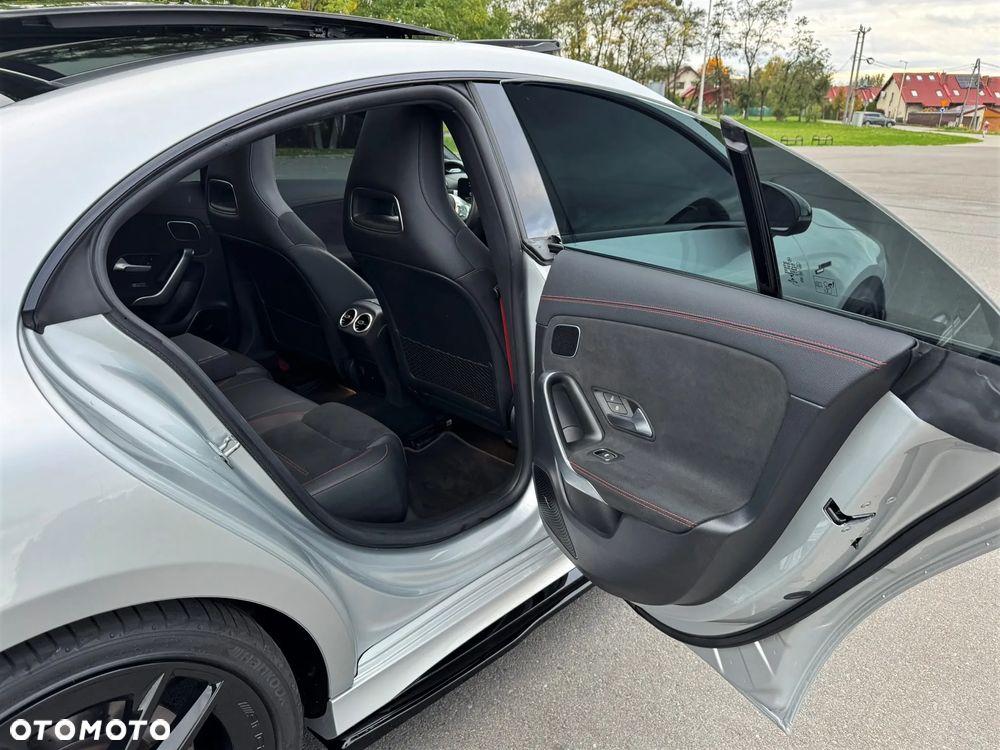 Mercedes-Benz CLA AMG 35 4Matic AMG Speedshift 7G-DCT - 24