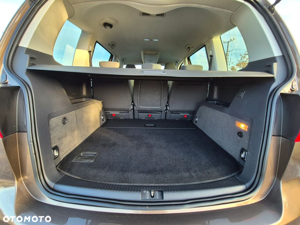 Volkswagen Touran - 20